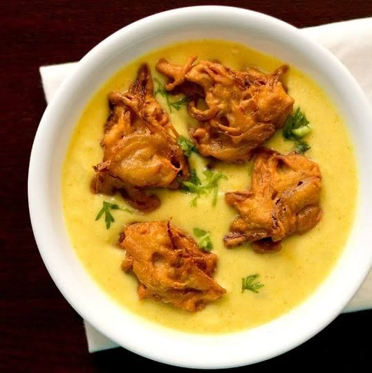 KARHI PAKORA (SEBZELİ KIZARTMALI VE YOĞURTLU)